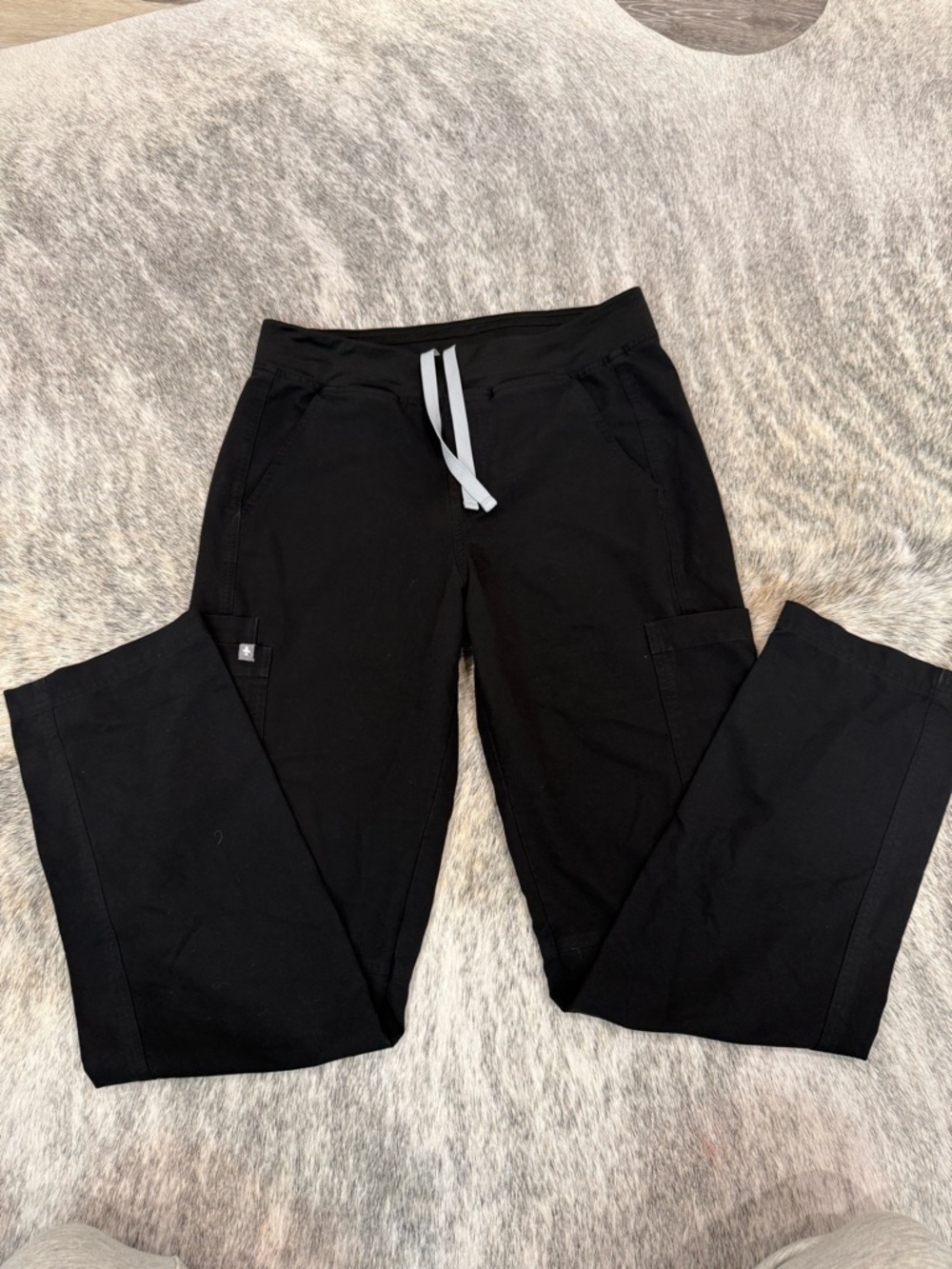 Figs black scrub pants size small